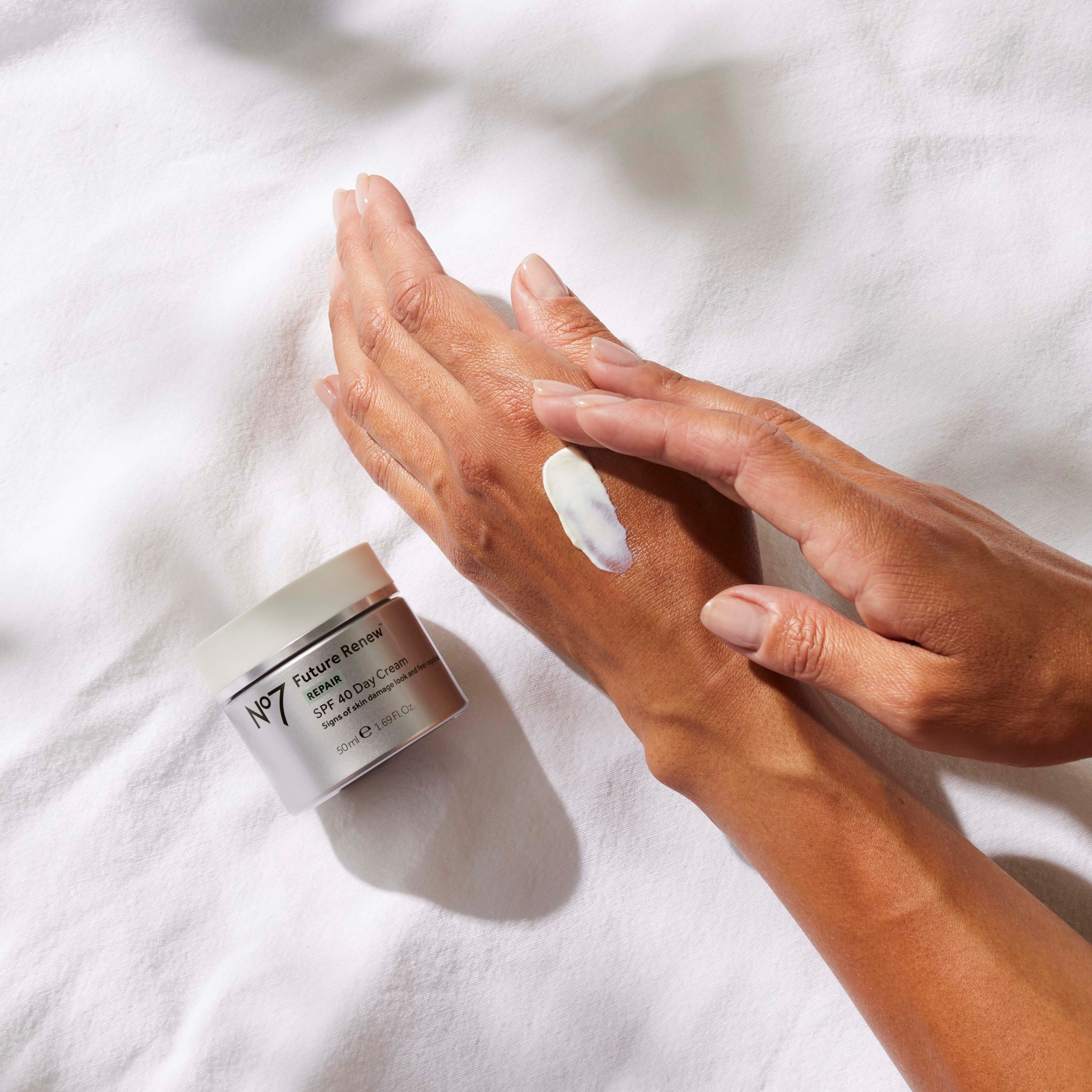 No7 Future Renew Repair Day Cream SPF40 50 ml (obrázok 3)