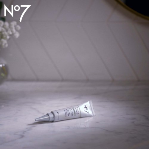 Сыворотка для кожи вокруг глаз No7 Future Renew Repair Eye Serum, восстанавливающая, 15 мл — фото 6