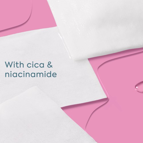 Tekst over een product met cica en niacinamide, op roze en witte achtergrond.