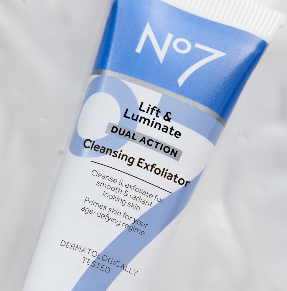 No7 Lift & Luminate Cleansing Exfoliator 100 ml