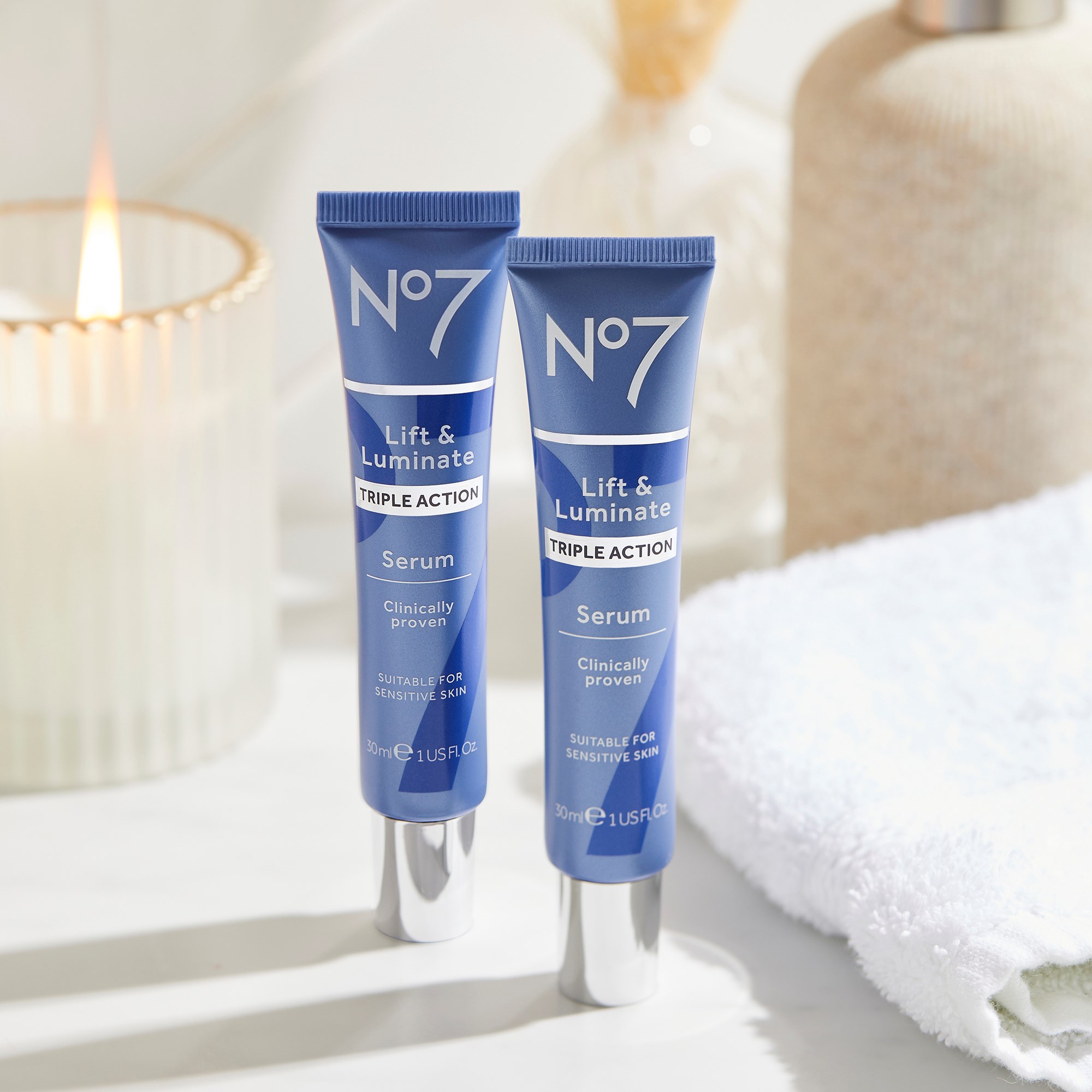 No7 Lift & Luminate Triple Action Face Serum 30 ml (obrázok 3)