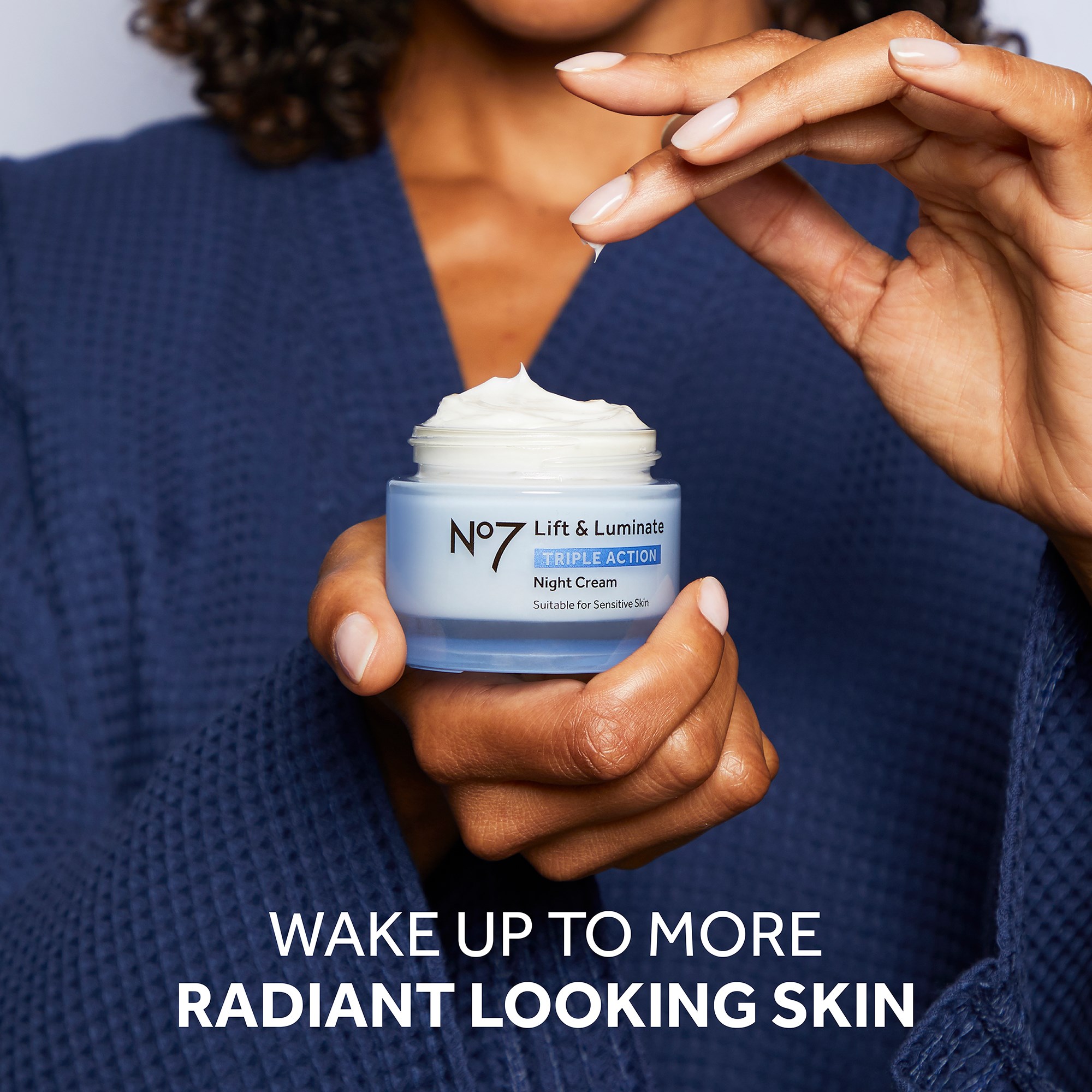 No7 Lift & Luminate Triple Action Night Cream 50 ml (obrázok 4)