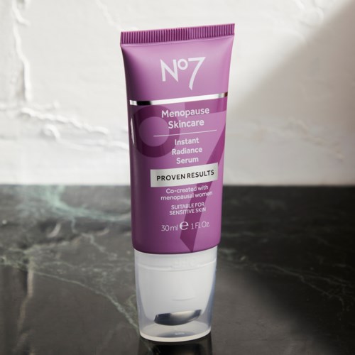 Сыворотка для лица No7 Menopause Instant Radiance Serum, для сияния, против морщин, для кожи в период менопаузы, 30 мл — фото 3