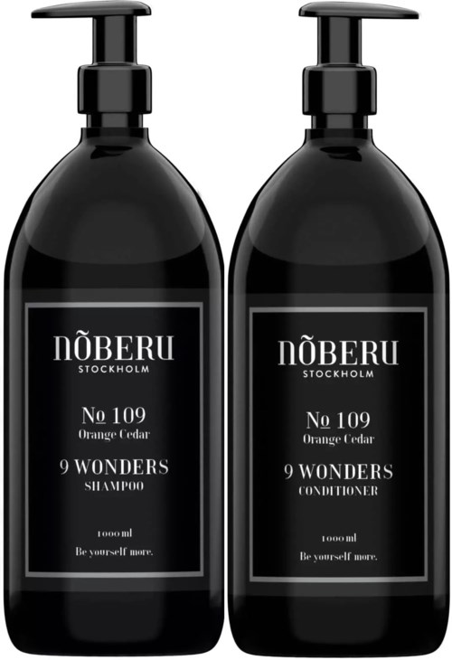 To sorte flasker med pump, mærket No 109 Orange Cedar shampoo og balsam, med minimalistisk design.