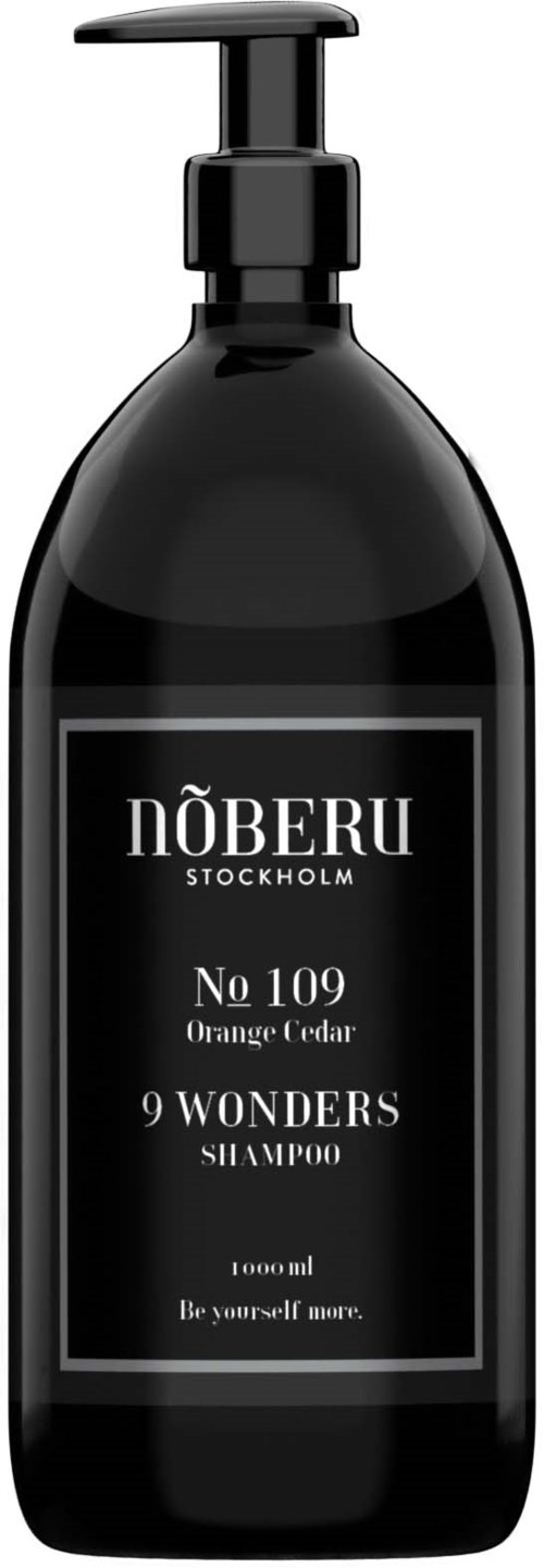 Sort shampoo-flaske med hvid tekst, mærket 'NöBERU Stockholm' og 'No 109 Orange Cedar 9 Wonders Shampoo'.