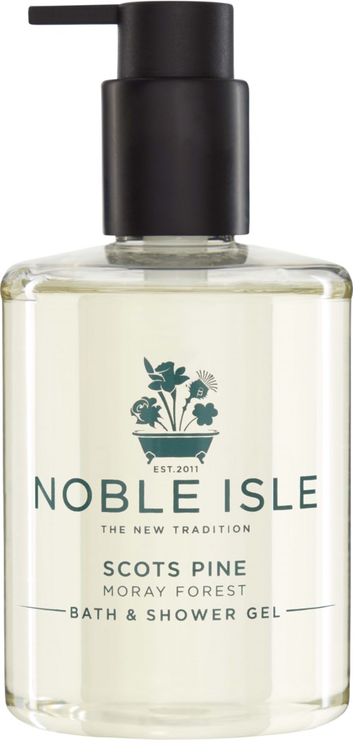 En klar flaska med pump innehåller Scots Pine bad- och duschgell, med en etikett som visar en växt och text.