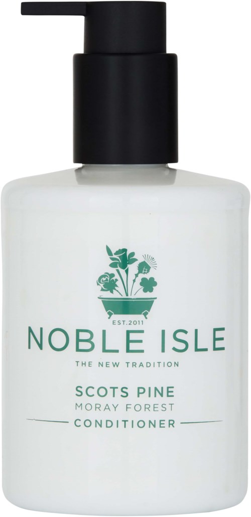 En vit flaska med svart pump märkt 'Noble Isle' och 'Scots Pine', vilket visar att det är ett balsam.