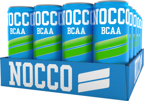 Blaue Dosen mit NOCCO BCAA sind in einer blauen Verpackung für den Verkauf.