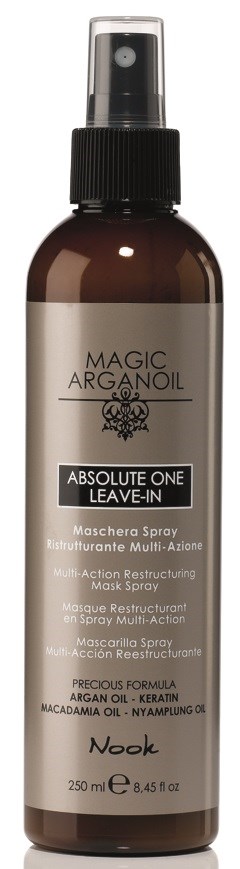 En brun sprayflaska märkt 'Magic Argan Oil' för håret, med svart spraymunstycke och vitt etikett.