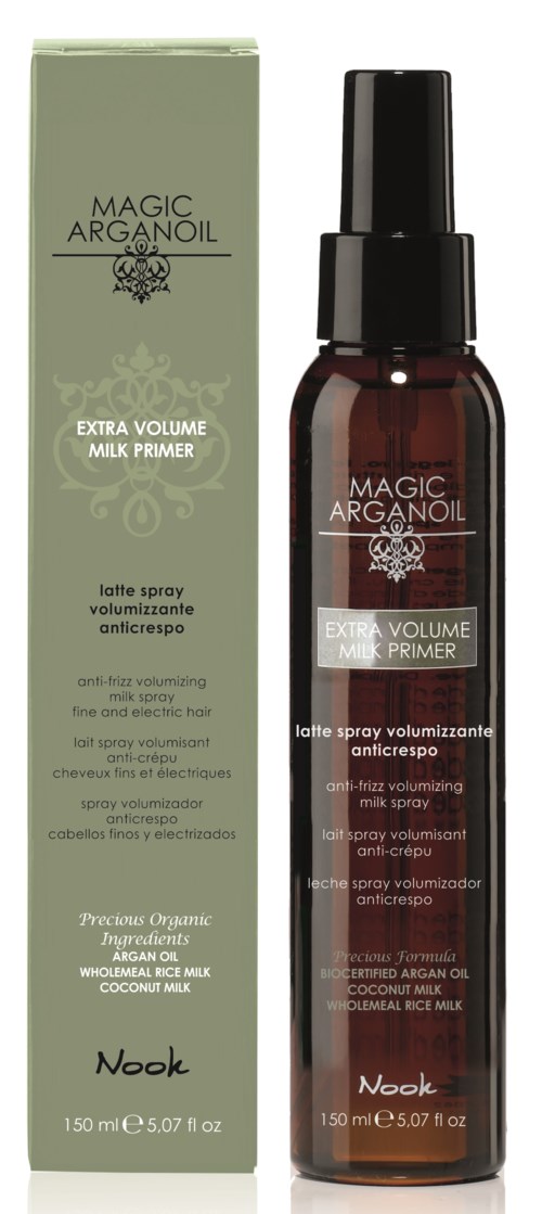 En brun glassprayflaska med Magic Argan Oil Extra Volume Milk Primer och dess gröna förpackning.