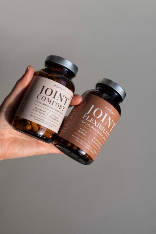 To flasker kosttilskudd, en merket 'Joint Comfort' og den andre 'Joint & Flexibility.'
