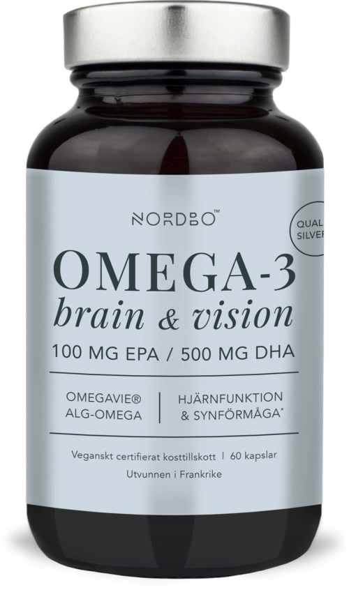 Flaske med omega-3 kosttilskud med mærkat der viser produktdetaljer og mærke.