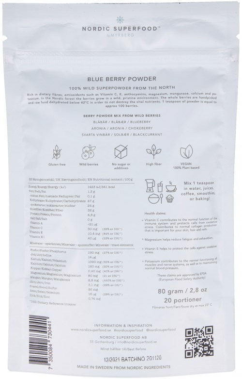 En hvit pakke med blå tekst og symboler for Nordic Superfood's Blåbærpulver, viser ernæringsinformasjon og en QR-kode.
