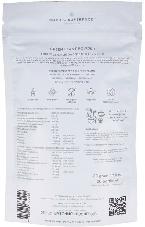 En hvit pose merket 'Nordic Superfood' inneholder grønn plantepulver, med instruksjoner, ingredienser og en QR-kode.