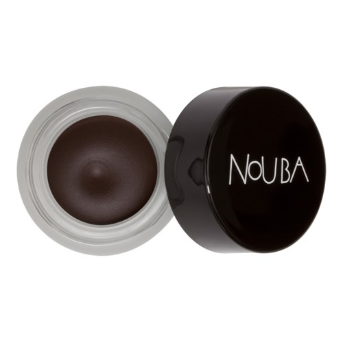 Liten beholder med mørk farge gel eller krem med svart lokk som har teksten 'NOUBA'.