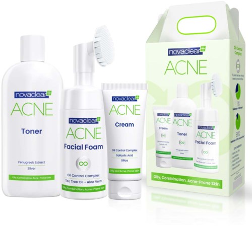 Hudvårdsset innehåller toner, ansiktsmousse och kräm för acne-utsatt hud. Fås i en låda med handtag.