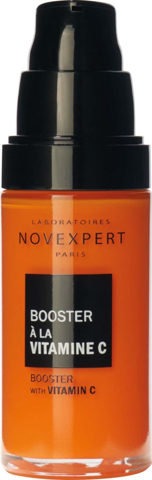 En orange flaske med sort låg, mærket 'BOOSTER VITAMINE C' af Novexpert, indikerer et C-vitamin booster serum.