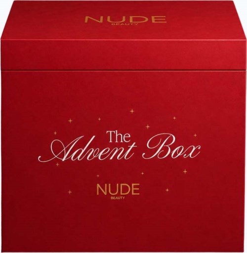 Rødt eske med gull- og hvit tekst som leser The Advent Box og Nude Beauty, dekorert med små stjerner.