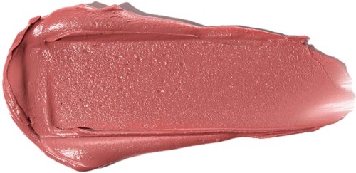 Lippenstiftstrich in rosa-braun sieht glänzend und glatt aus.