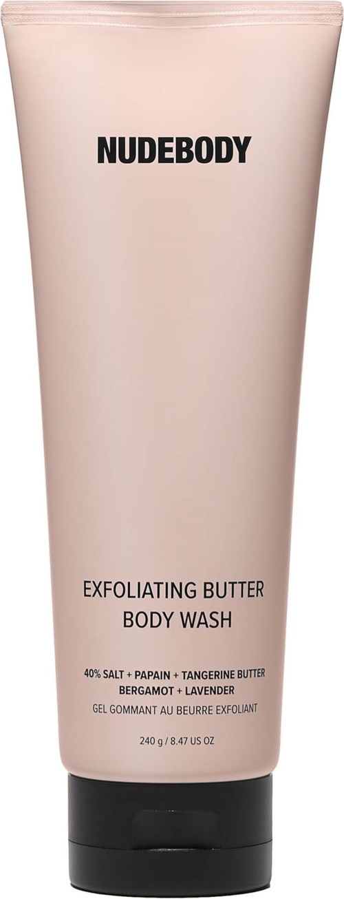 En tub med exfolierande body wash märkt 'NUDEBODY' i svart, med ingredienser listade nedan, på vit bakgrund.
