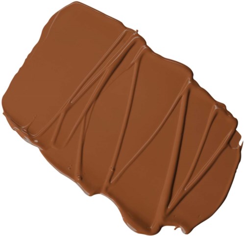 En chokladkaka med slät yta och diagonala linjer på toppen.