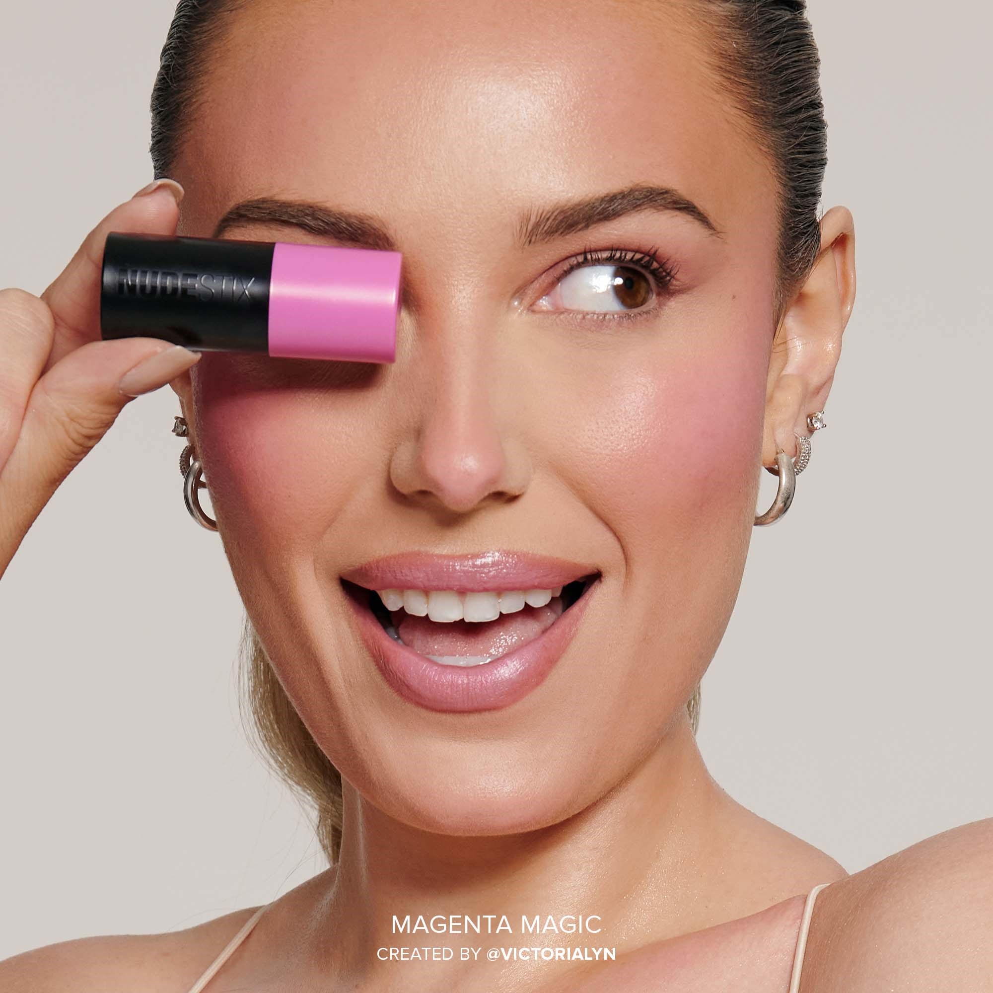 Nudestix Nudies Matte + Glow Core Magenta Magic (obrázok 4)