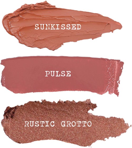 Drie make-up stalen gemarkeerd Sunkissed, Pulse en Rustic Grotto met verschillende tinten en texturen.