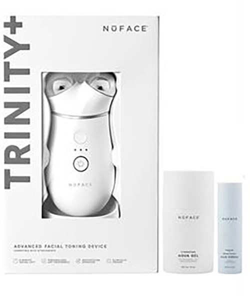 En ansiktsvårdsapparat i förpackning med 'TRINITY+ NOFACE'-märkning, inklusive extra hudvårdsflaskor.