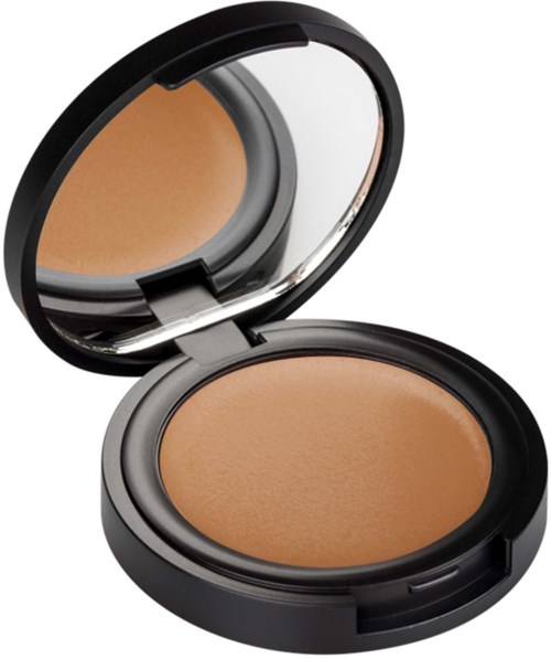 En kompakt makeup-æske med brun pudder, spejl i låget og sort plast ydre.