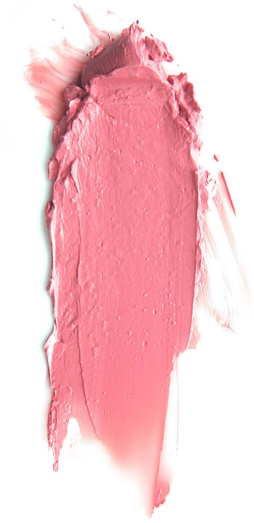 Pink läppglans smutsad på vit bakgrund, slät och glänsande, med oregelbundna kanter.