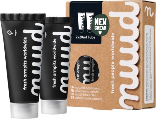 Deoroller und eine Verpackung mit Aufschrift 'fresh armpits worldwide', 'new cream' und 'natural deodorant'.