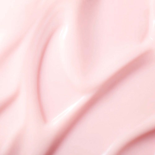 Närbild av ett mänskligt öra med mjuk rosa hud och tydliga kurvor.