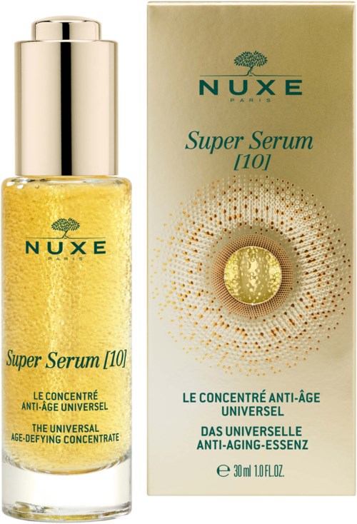 En gul serumflaska med silverlock bredvid en guldfärgad förpackning, båda märkta NUXE Super Serum 10, anti-aging produkt.