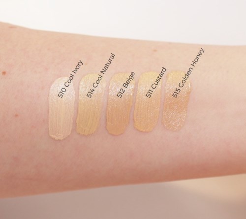 Fem olika nyanser av makeup provade på huden: Cool Ivory, Cool Natural, Beige, Custard, Golden Honey.