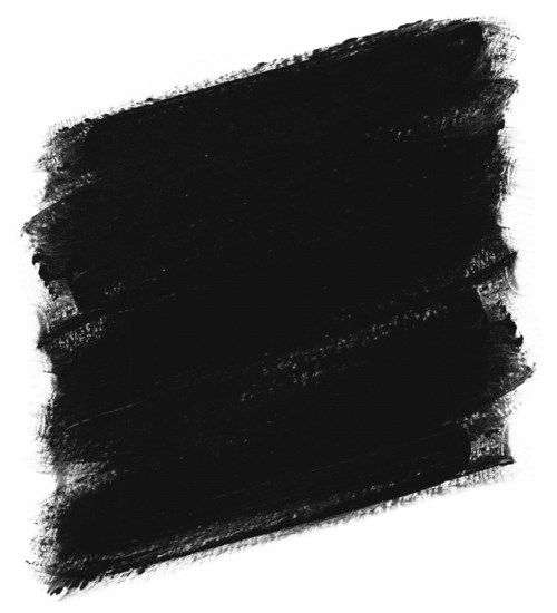 Zwarte verfstreek met ruwe, ongelijke randen op een witte achtergrond.