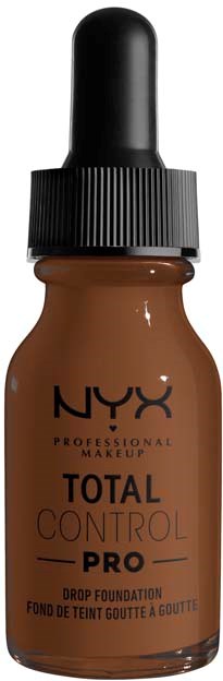 Pieni ruskea pullo mustalla korkilla ja tiputtimella, jossa lukee 'NYX Total Control Pro'-meikkivoide.