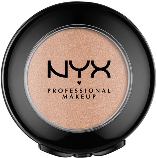 En sort rund beholder med beige pulver indeni, mærket NYX Professional Makeup. Ingen yderligere elementer eller baggrund.