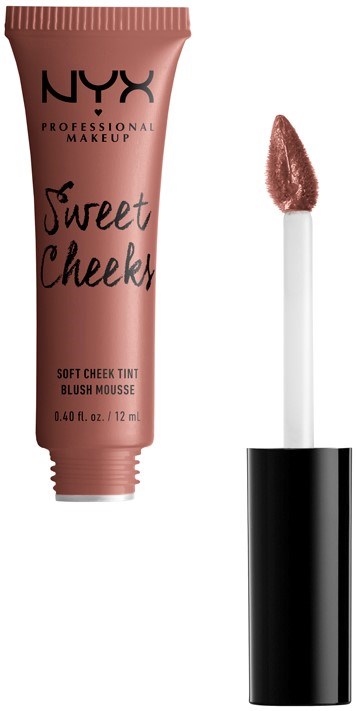 Een zachte blush in een roze tube met een applicator, met de tekst 'NYX Sweet Cheeky' en 'Blush Mousse.'