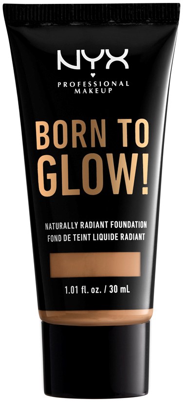 Czarna tubka podkładu NYX z beżowym napisem 'Born to Glow!' oraz próbka koloru podkładu na dole.