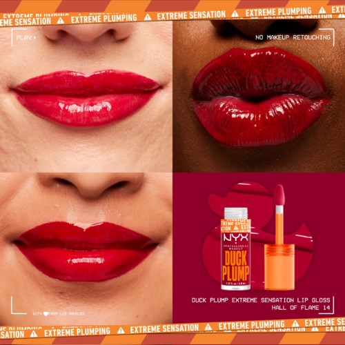 Close-up van twee paar glanzende, rode lippen, met een lippenstift onder de tekst "Duck Plump".