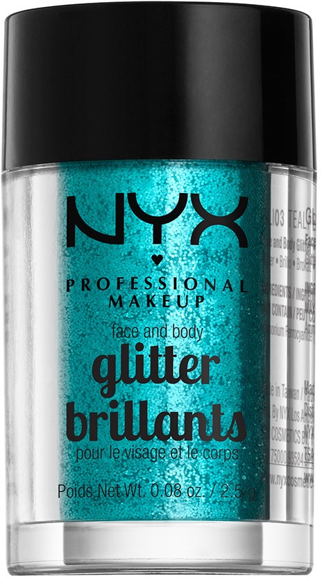 Een doorzichtige fles met zwarte dop bevat blauwe glitters voor gezicht en lichaamsschoonheid.
