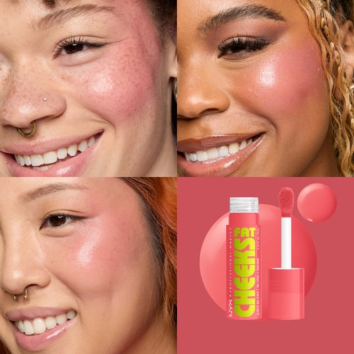 To kvinner med ulike hudtoner smiler, sammen med en rosa leppestift eller leppeglans. Bakgrunnen er rosa.
