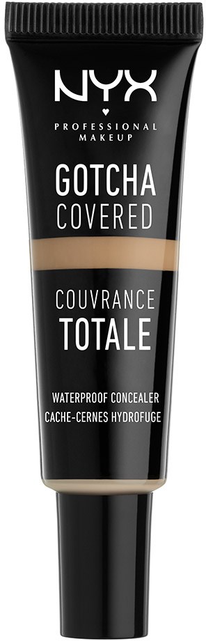 En svart tub med NYX vattentäta concealer med beige och svart text som framhäver dess egenskaper.