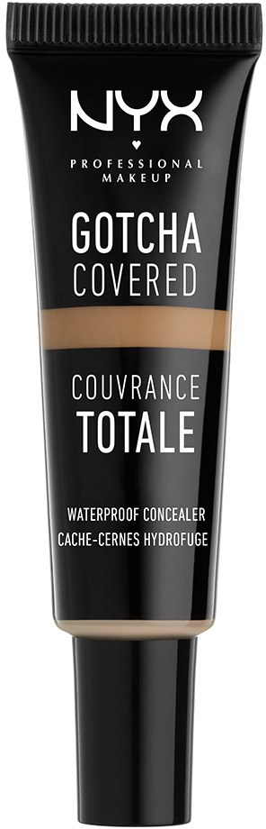 Ett litet svart tube med en beige etikett som innehåller NYX Gotcha Covered vattentät concealer. Etiketten har vit text.