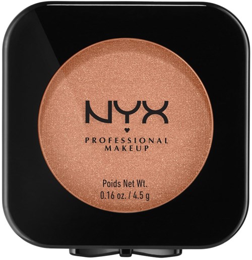 En liten ask med NYX Professionell Makeup rouge i en persikofärg, märkt med vikt och varumärke.