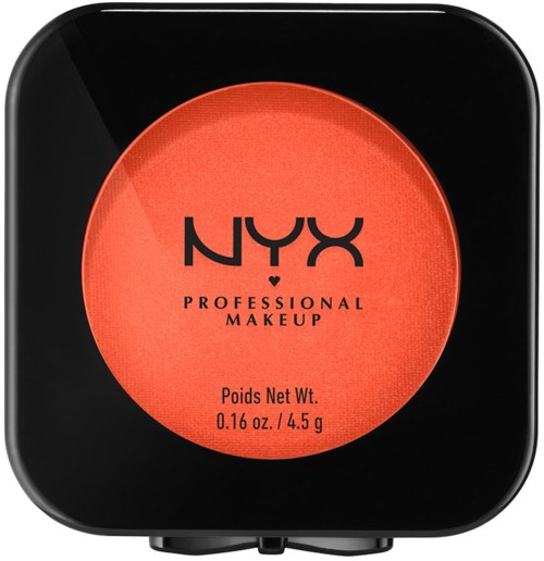 En liten, kvadratisk behållare med en ljus orange makeupprodukt märkt NYX Professional Makeup.
