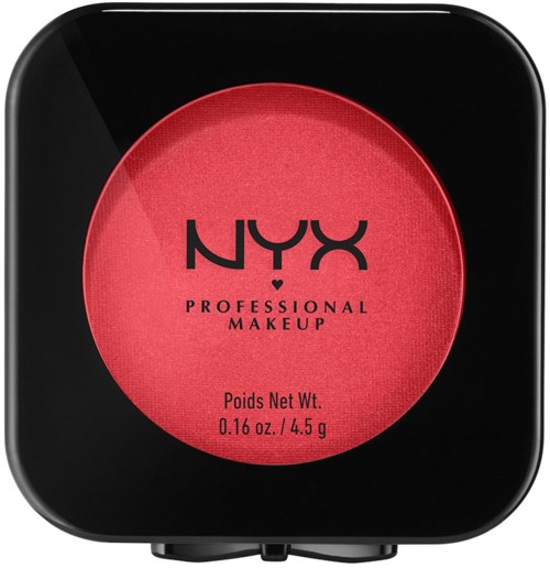 Ett runt rött rougeförpackning med svart och vitt NYX sminklogga och produktvikt skrivet på.