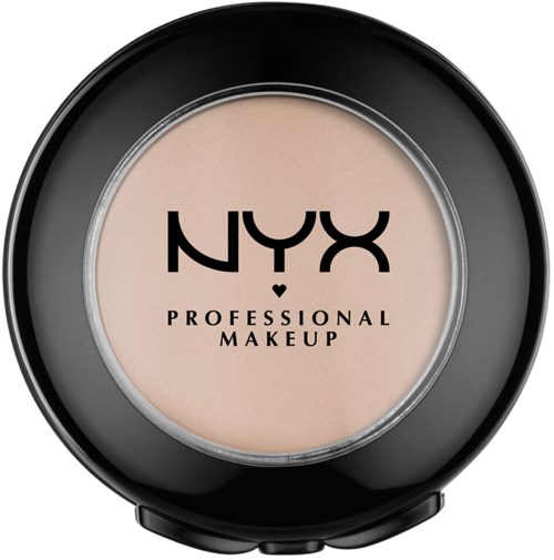 En rund behållare med NYX Professional Makeup med ljusbeige puder inuti. Svart lock med logga och text. Enkel design.