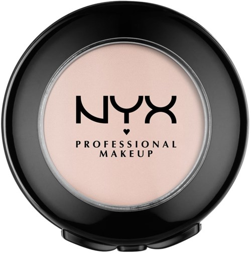 En rund behållare med NYX professionell makeup, beige blush eller puder inuti, svart lock med logo.
