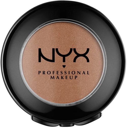 En liten borste med beige puder smink märkt "NYX Professional Makeup" i svart text.